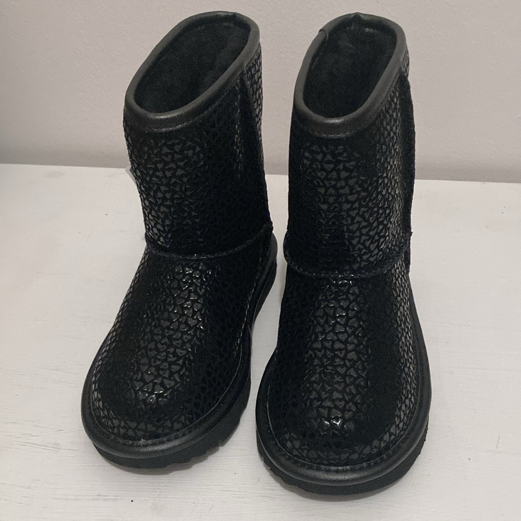 Ugg Toddler 12 Classic Ll Gel Hearts Black Boots. Nwt, In Box. Bundle And Save